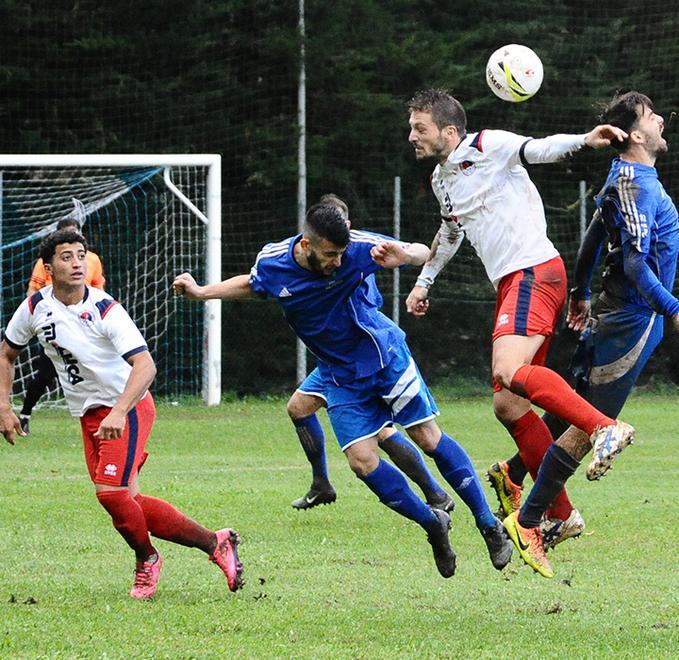 Un derby da batticuore: Cecina scappa tre volte ma i Colli rimontano 