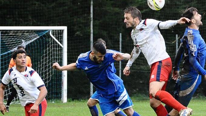 Un derby da batticuore: Cecina scappa tre volte ma i Colli rimontano