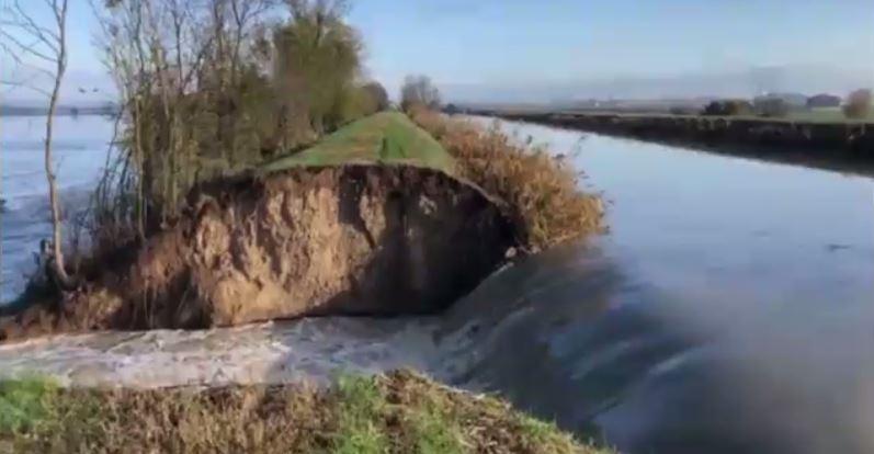 L'argine del canale Diversivo Burana che ha rotto nel Finalese