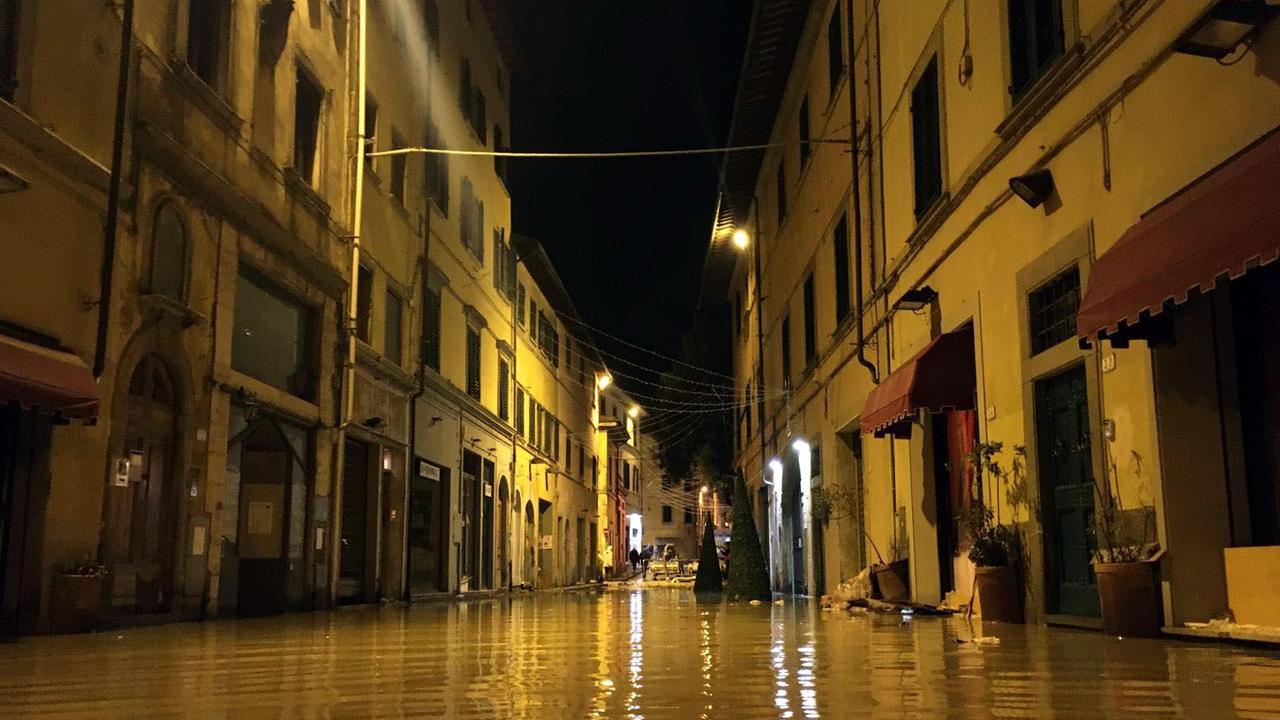Il centro storico di Empoli allagato