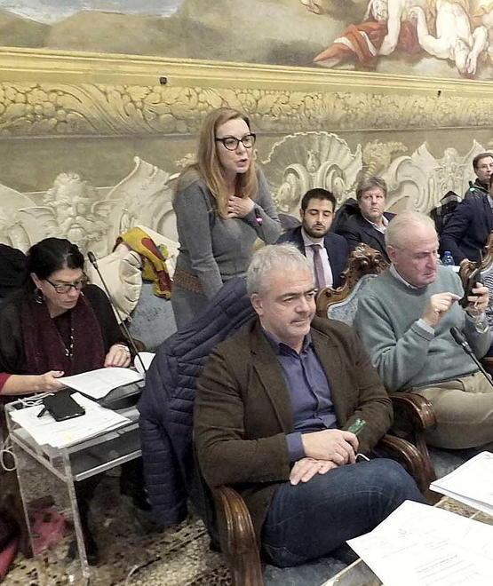 Altolà delle minoranze alle scuole statalizzate 