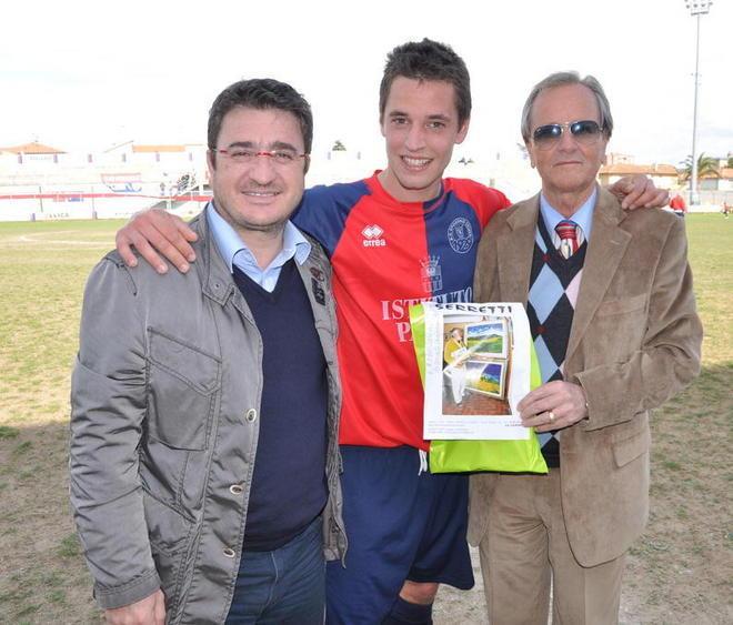 Ecco la carica dei 101 I rossoblù fanno festa con una raffica di gol 