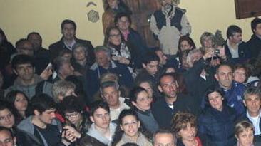 In duemila a seguire la Via Crucis per le vie del borgo