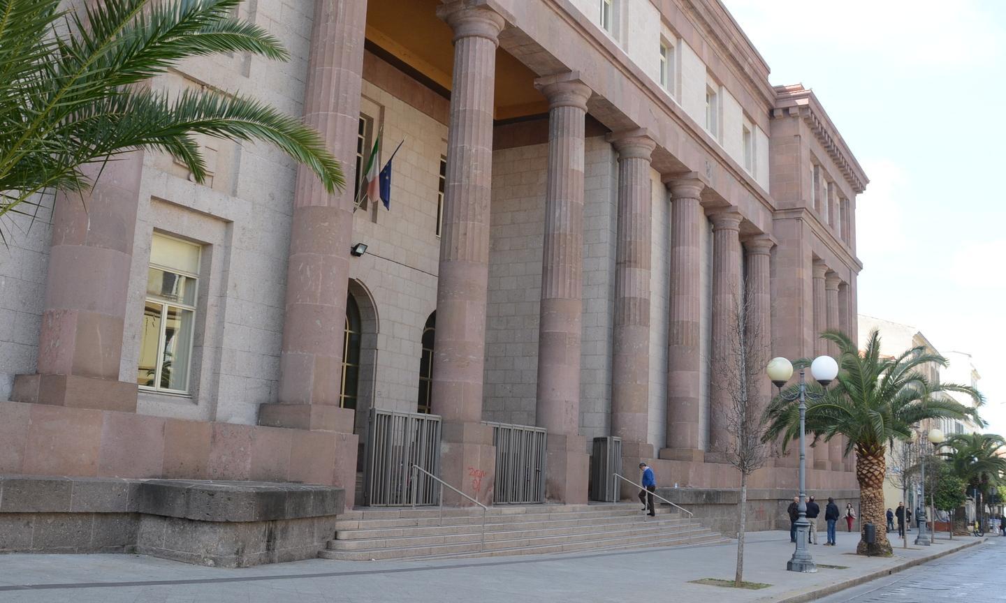 Sassari, finte nozze per il permesso di soggiorno 