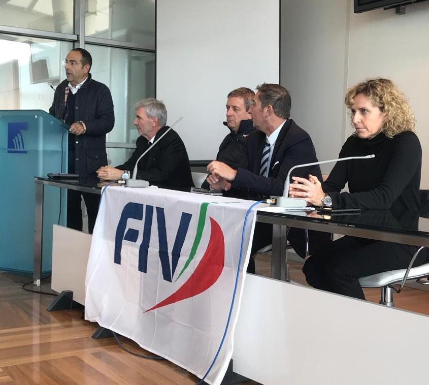 La vela azzurra fa base nell’isola 