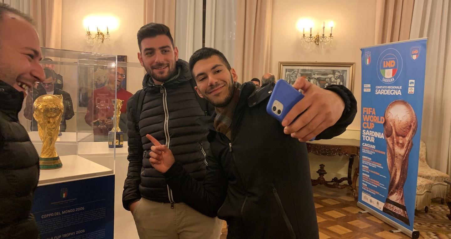 Mille selfie con la Coppa nel ricordo di Berlino 