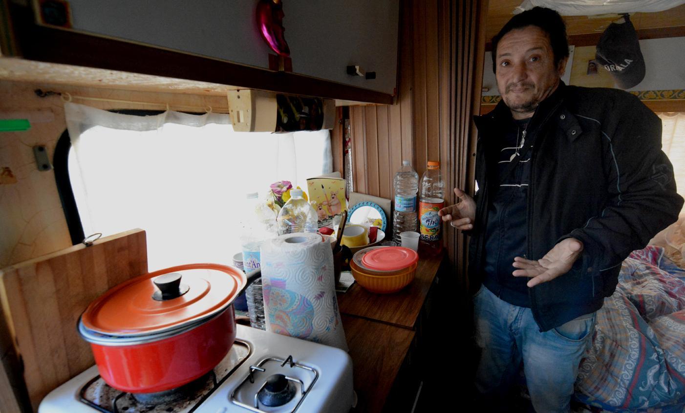 Oristano, è malata ma vive in una roulotte 