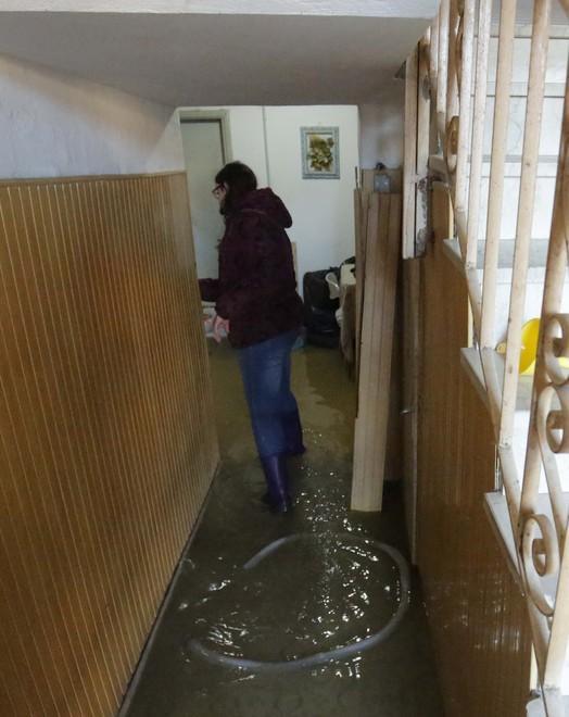 Pianura sott’acqua e neve in alta quota Il Cavo Tresinaro tracima a Gazzata 