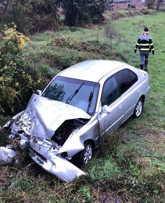 Auto sbanda, tre giovani feriti Ubriaco, il conducente scappa 