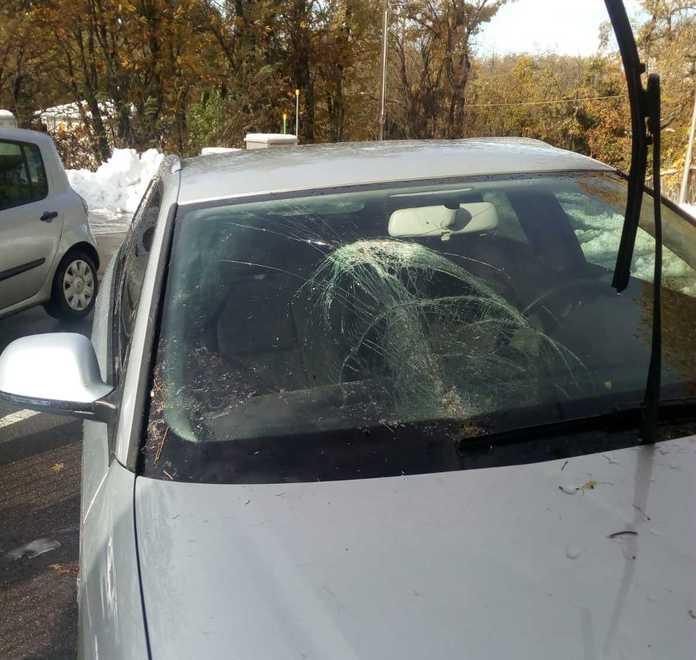 Lama Mocogno Travolto in auto da un albero «Salvo per 50 centimetri» 