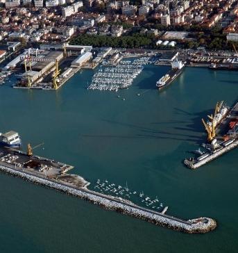 Il porto come motore industriale: il convegno Cgil