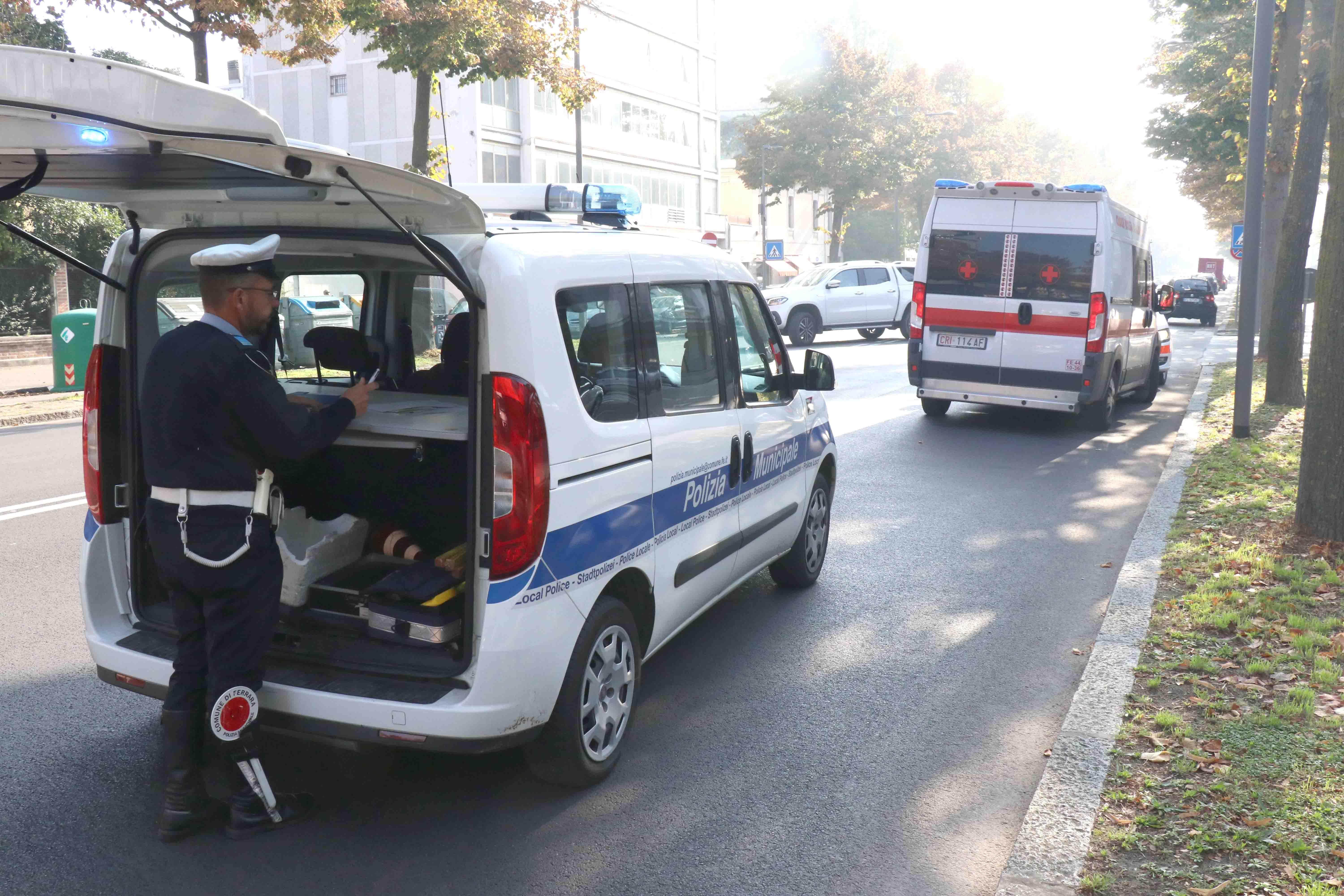 Ubriaco fermato sul Suv con coltelli e cutter