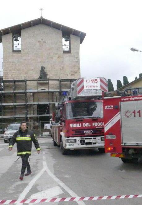 Una notte di paura con l’acqua in casa e nessuno risponde alle richieste di aiuto 