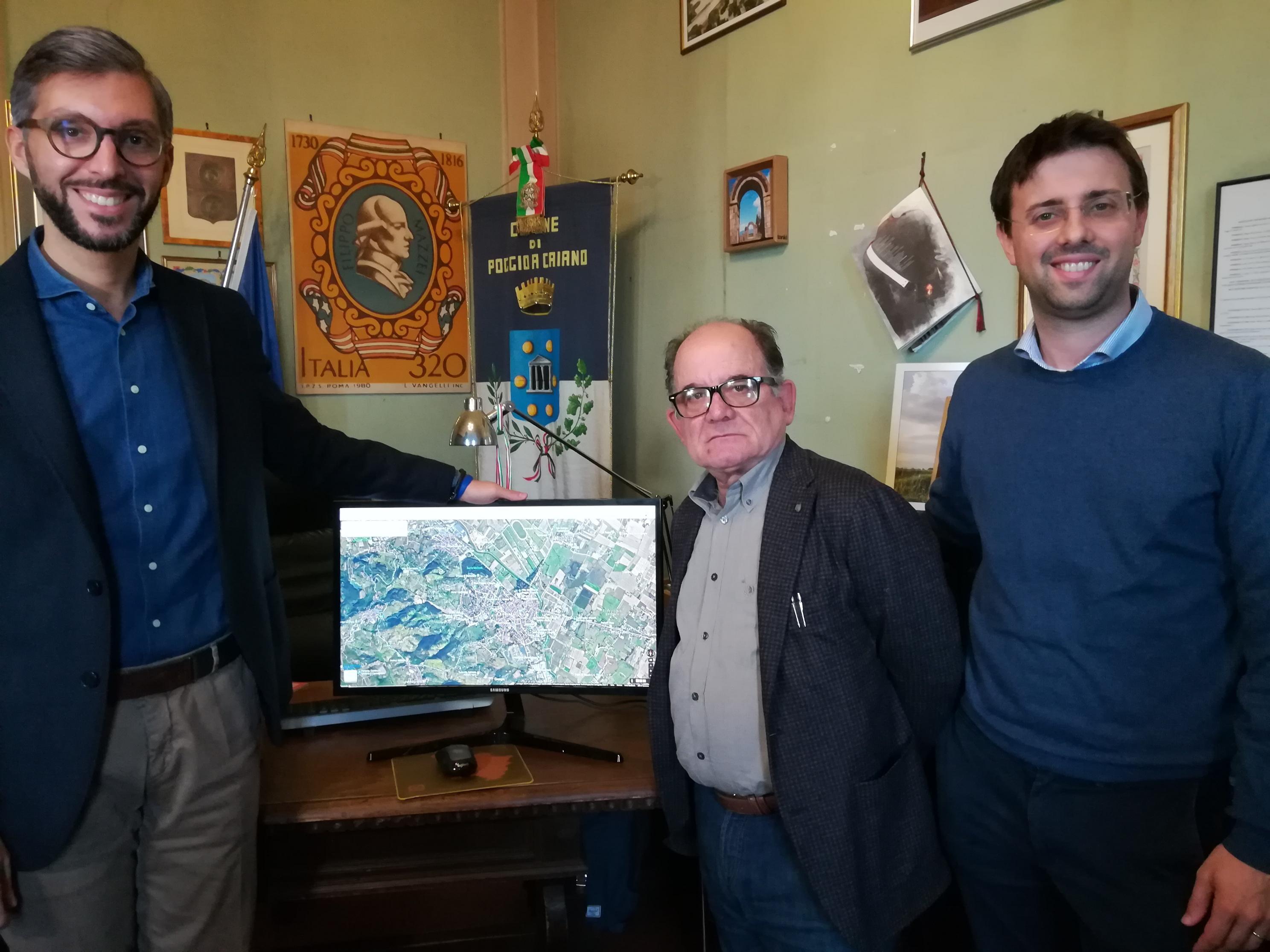 Il sindaco di Poggio a Caiano Francesco Puggelli, l'ingegnere Stefano Fresia, il vicesindaco Giacomo Mari