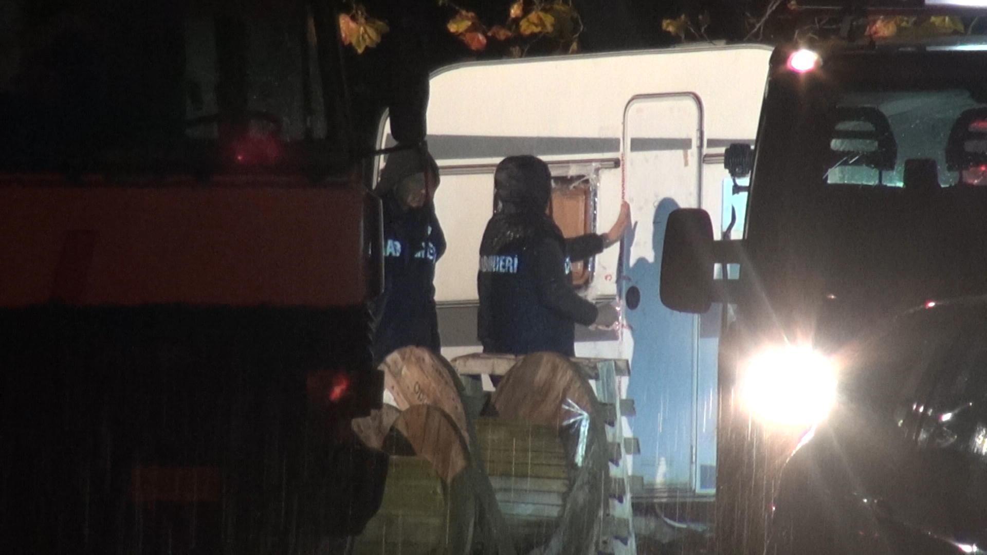 Cadavere di donna dentro la roulotte: i carabinieri indagano per omicidio 