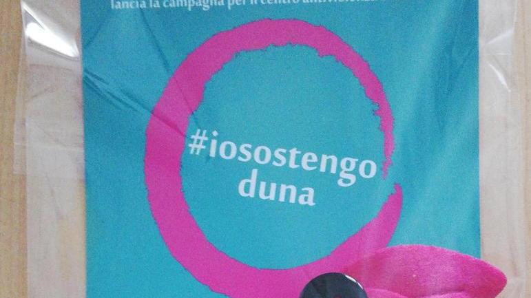 Una spilla contro la violenza sulle donne