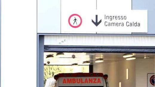 Tamponamento tra auto, una bambina a bordo finisce al pronto soccorso
