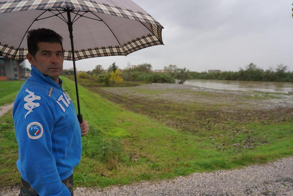 Melma nella sede dei Canottieri danneggiato anche il pontile