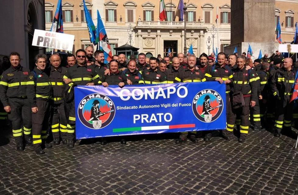 I pompieri chiedono stipendi più alti