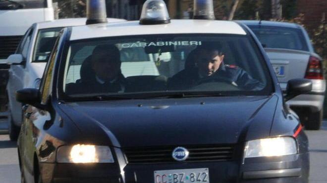 Rubano quattro fucili da caccia e due revolver da una villetta