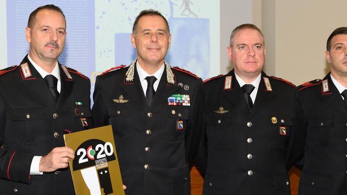 «Così abbiamo salvato la signora che voleva gettarsi dal quarto piano»