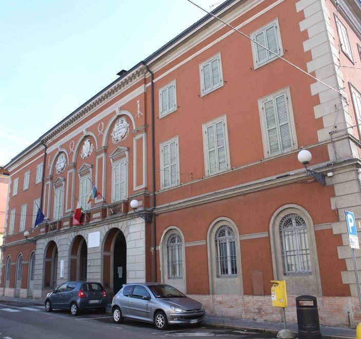 «Natale al buio per aumentare il budget su sociale e disagio» 