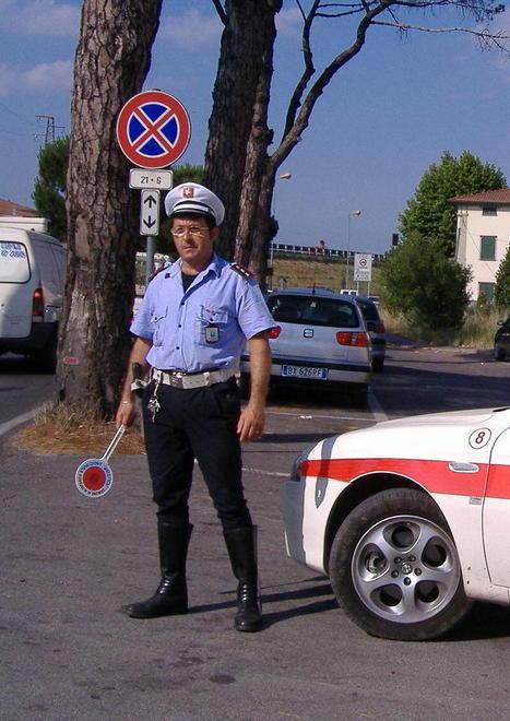Minorenne si mostra su You tube con la pistola e inneggia alla droga 