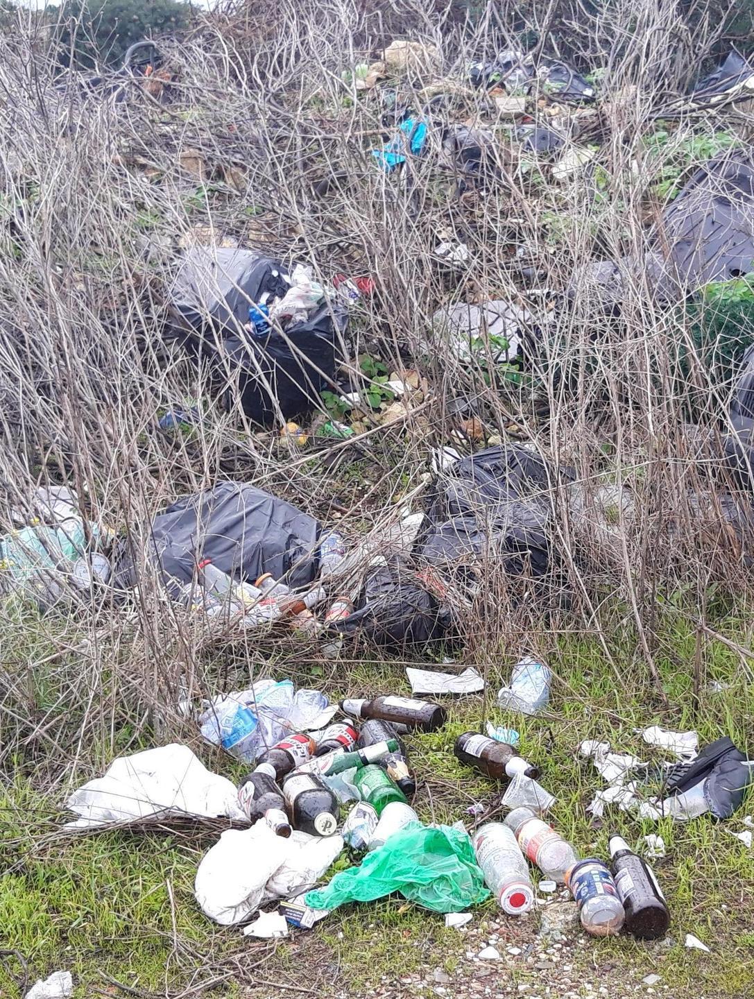 Le cunette trasformate in discarica 