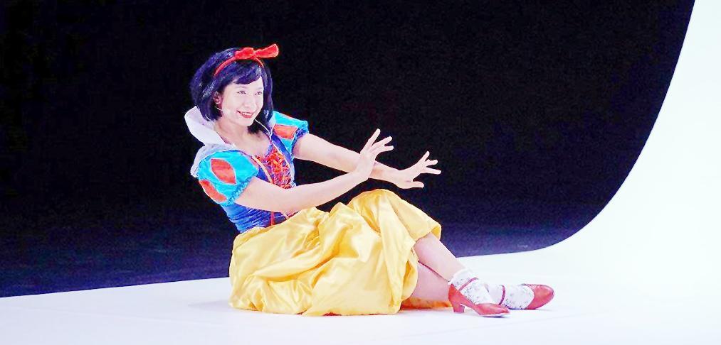 Eisa Jocson svela l’inganno del favoloso mondo Disney 