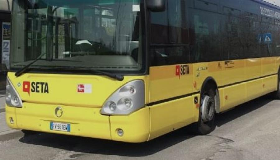 Modena, aggredisce i controllori perché è senza biglietto: arresto dei carabinieri 