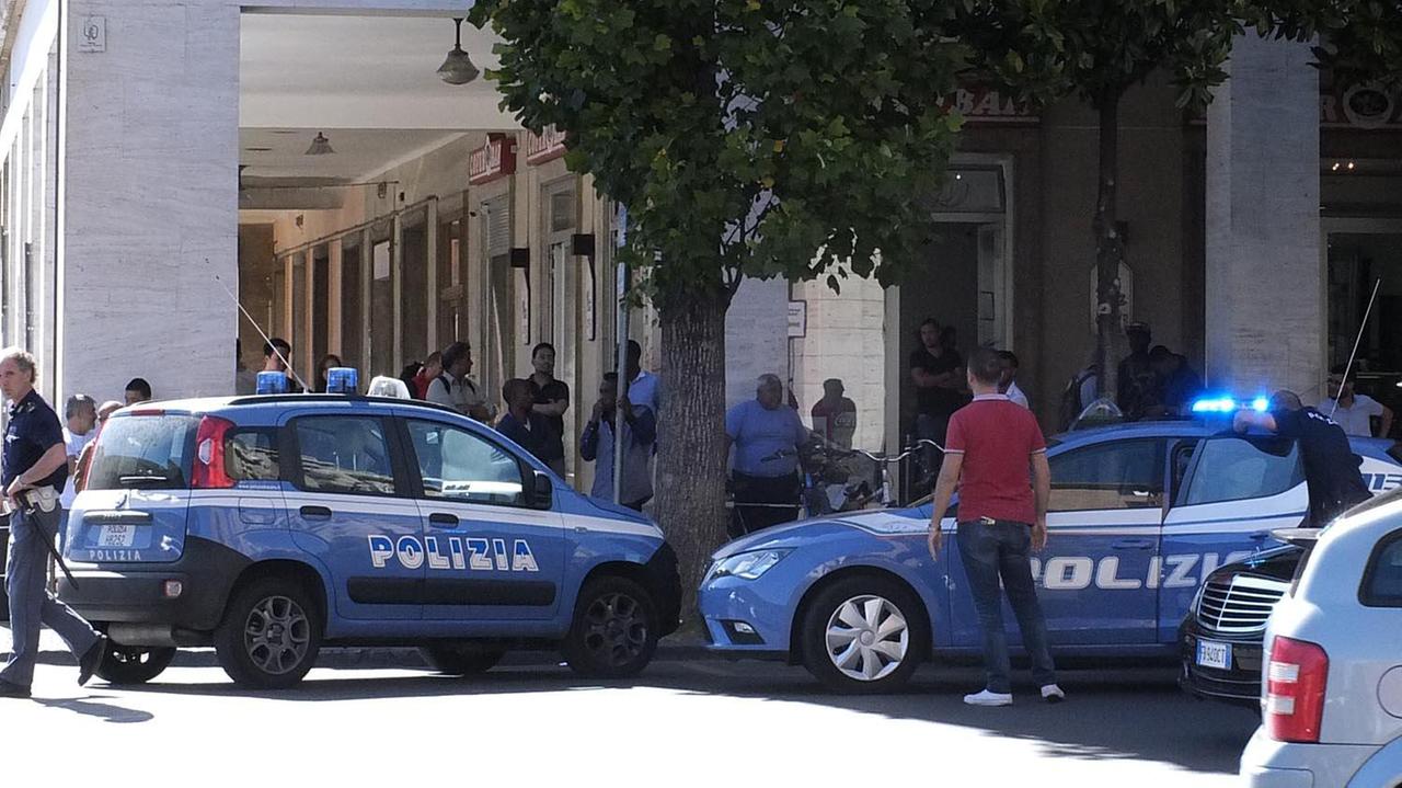 Polizia alla stazione