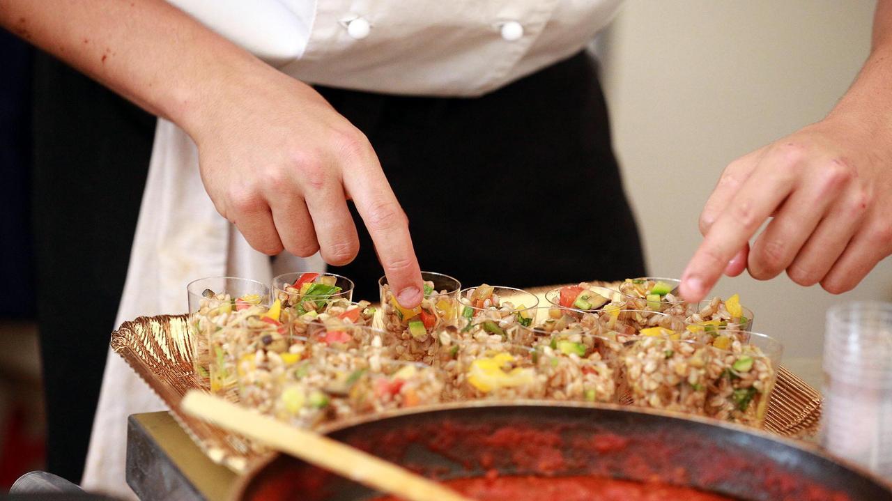 Due aiuto cuochi per la Cirfood a Pisa