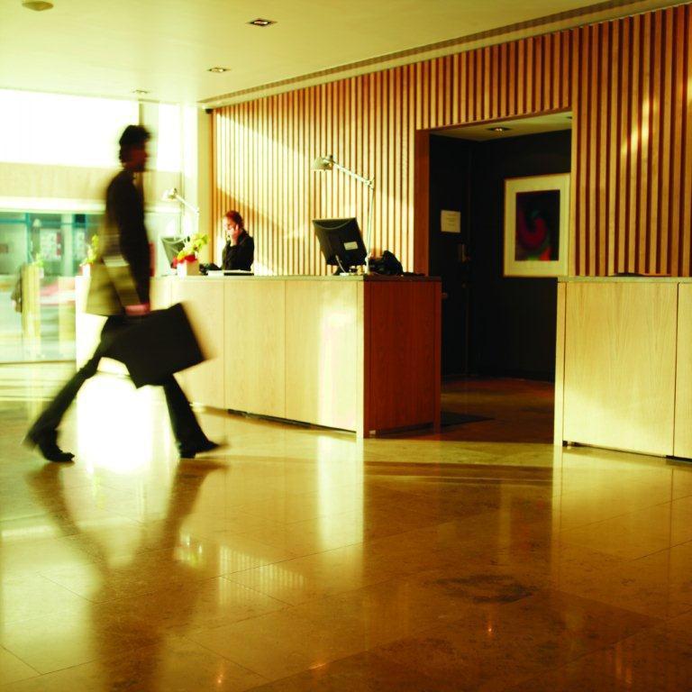 Due receptionist al villaggio Mare Verde