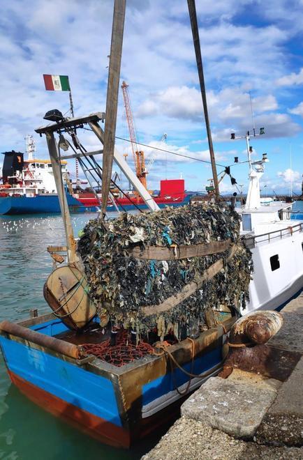 Ecoballe recuperate c’è la proposta di un indennizzo per i pescatori 