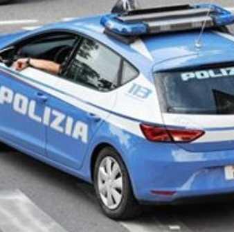 Massa, si fa aprire dalle anziane e poi prova a rubare. Fermata dai parenti 