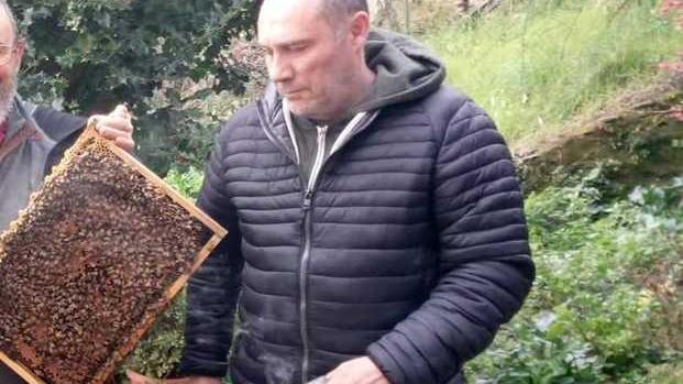 Stefano Tenerini del gruppo Apicoltori apuani