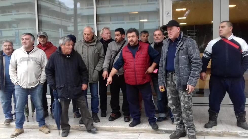 Pescatori in rivolta contro il bando di gara «Sarà la guerra del ricco contro il povero»