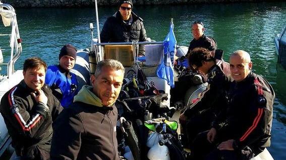 I sub liberano i fondali da quintali di reti e nasse che minacciano il mare