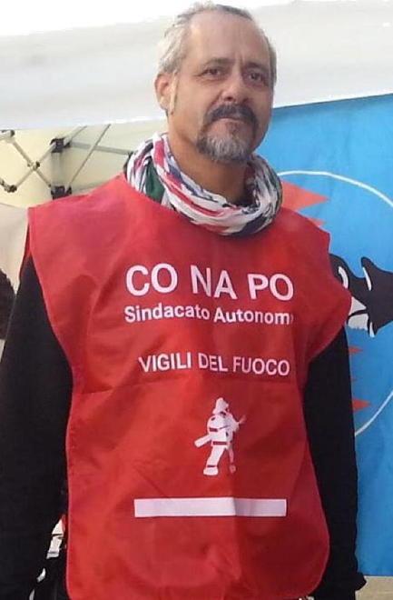 «Stipendi equiparati agli altri Corpi» I vigili del fuoco manifestano a Roma 