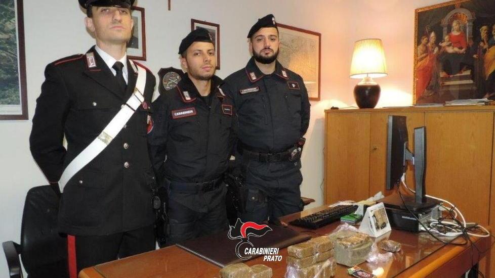 Giovane arrestato con tre chili di hashish nascosti nell’auto