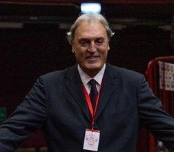 Milano vince e celebra Meneghin