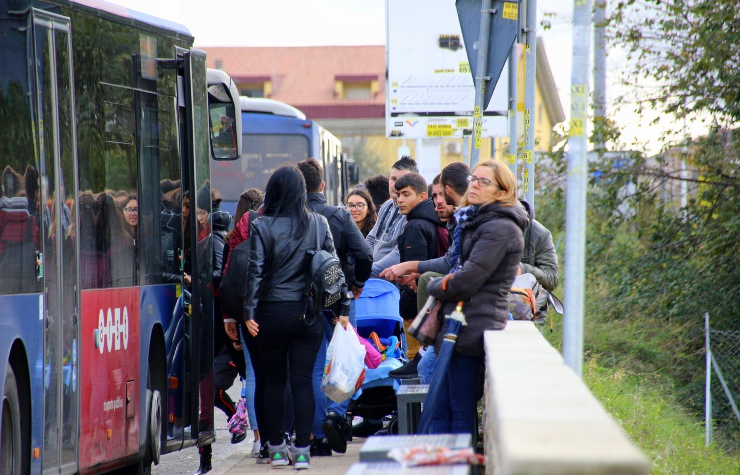 Sassari, alla fermata del bus accoglienza e civiltà sono al capolinea 