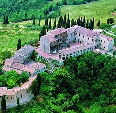 Il Borgo del Castello di Monte Antico (Foto www.cicloraduno.it)