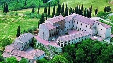 Il Borgo del Castello di Monte Antico (Foto www.cicloraduno.it)