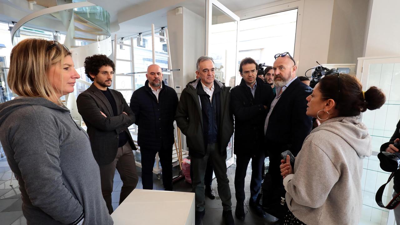 Il governatore Enrico Rossi durante il sopralluogo a Empoli (Foto Sestini)
