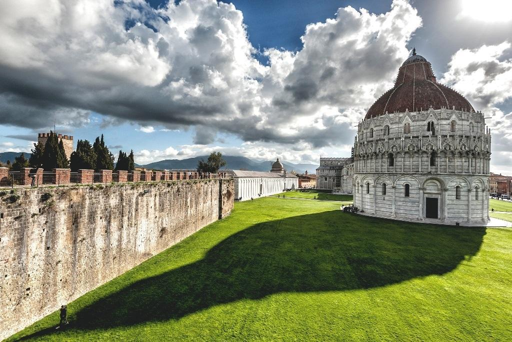 Passeggiata tra le meraviglie: gli abbonati a Noi Tirreno sulle antiche mura di Pisa