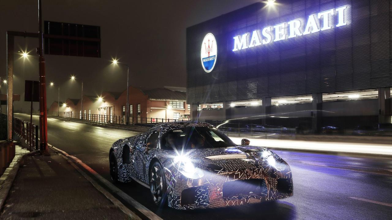 Una nuova Maserati camuffata avvistata per le strade di Modena