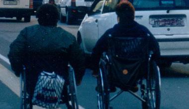 Contributi ai disabili per pagare i loro assistenti 