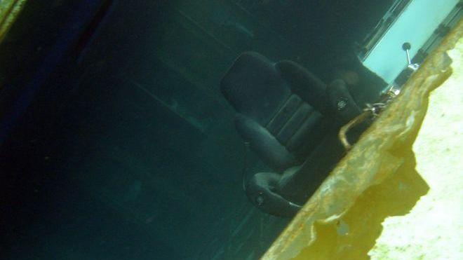 Nel gigante sommerso spunta la poltrona di Schettino
