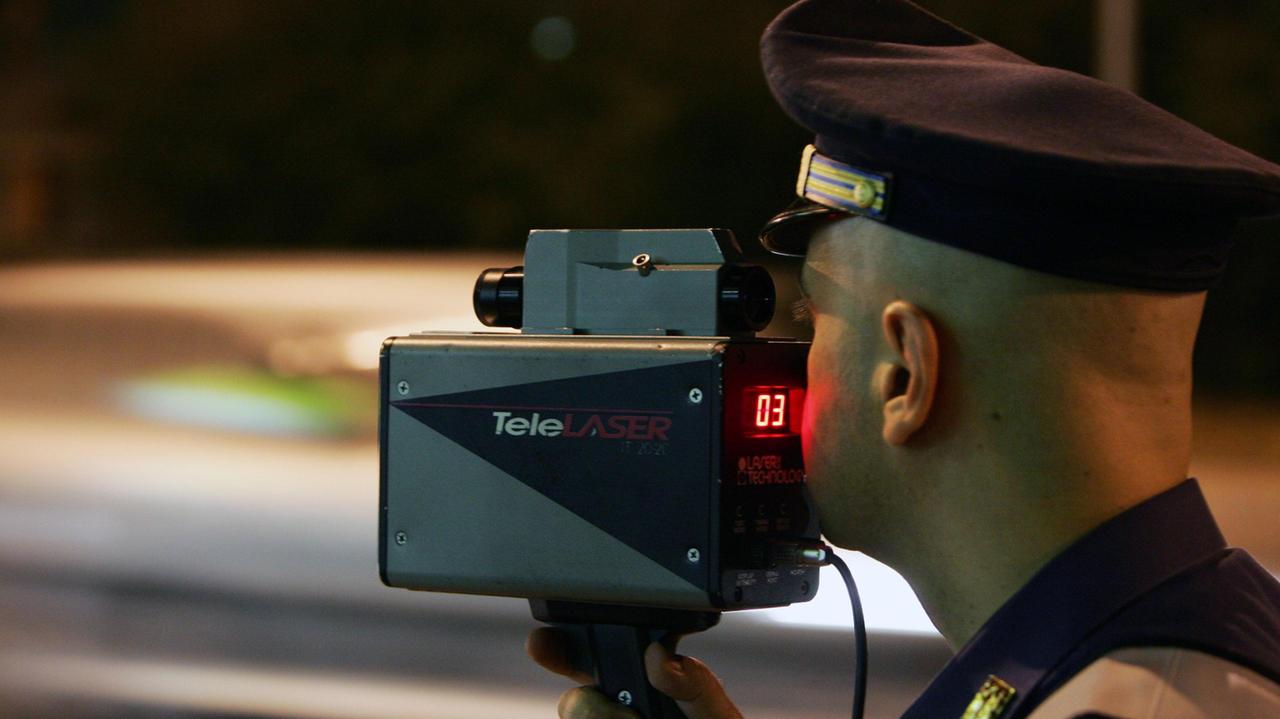 Nuovo telelaser presto verrà impiegato dalla Polizia municipale di Prato per accertare la velocità